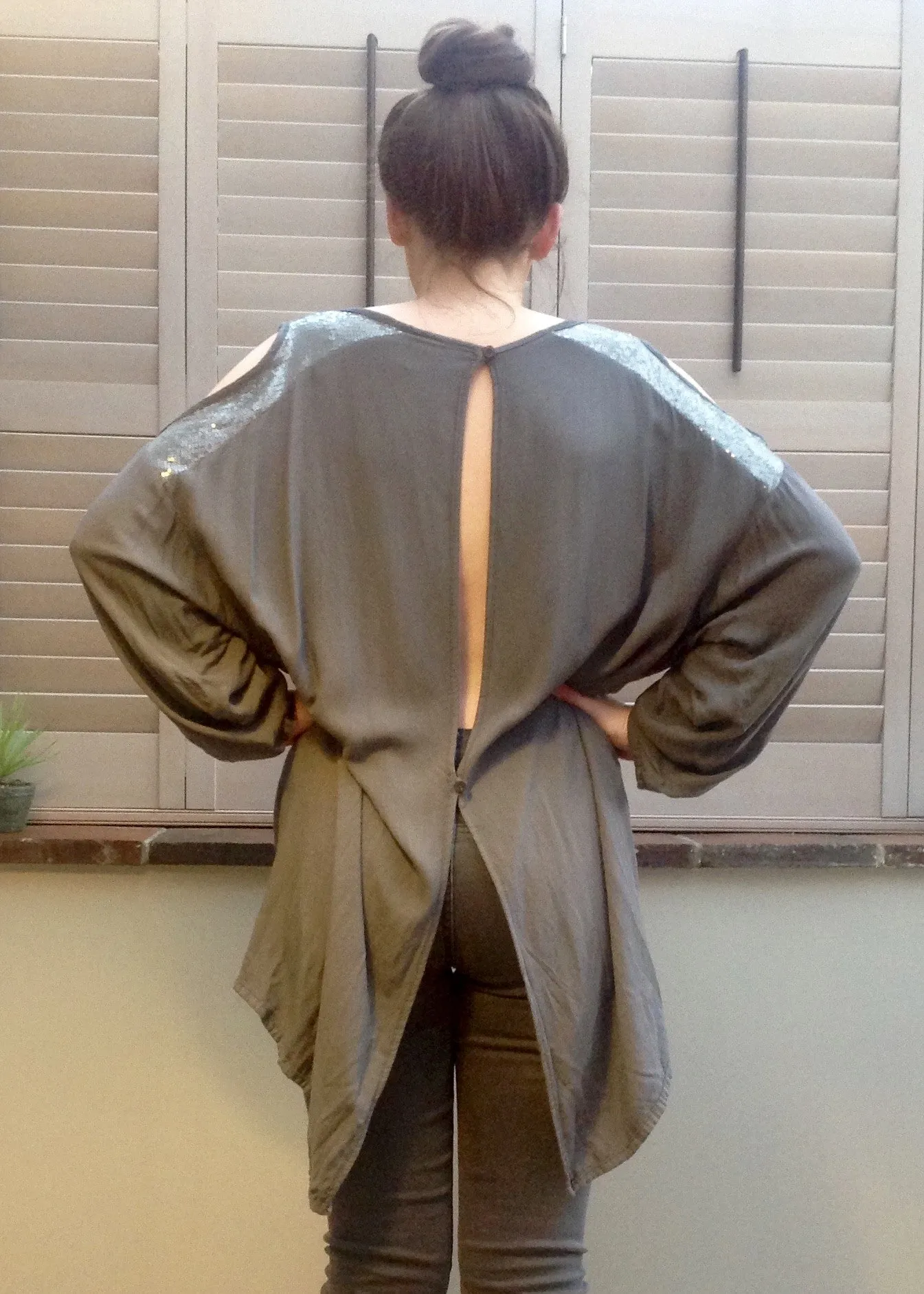 Abruzzo Sequin Top Soft in Charcoal