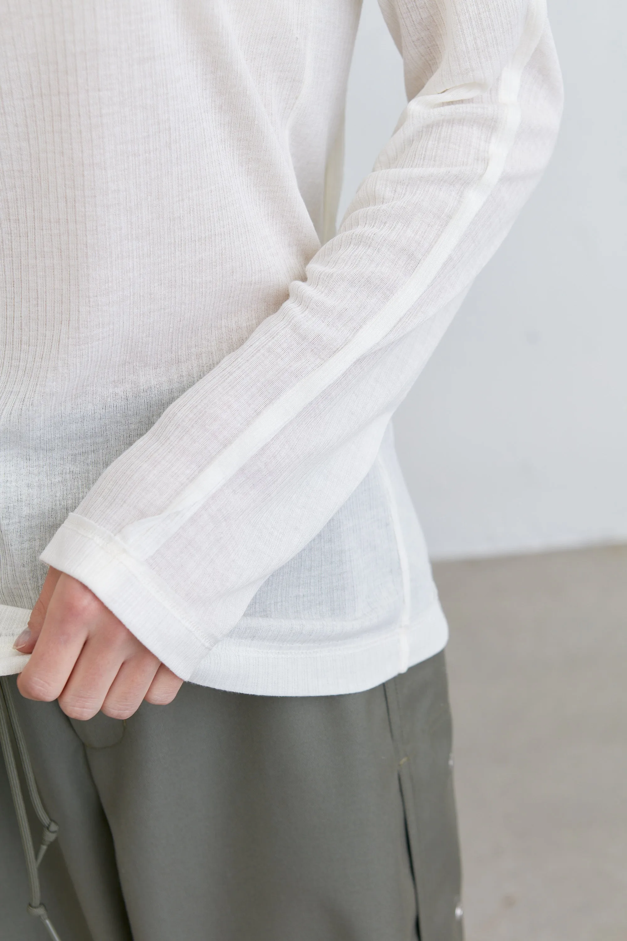 SHEER CREWNECK LONG SLEEVE TOP
